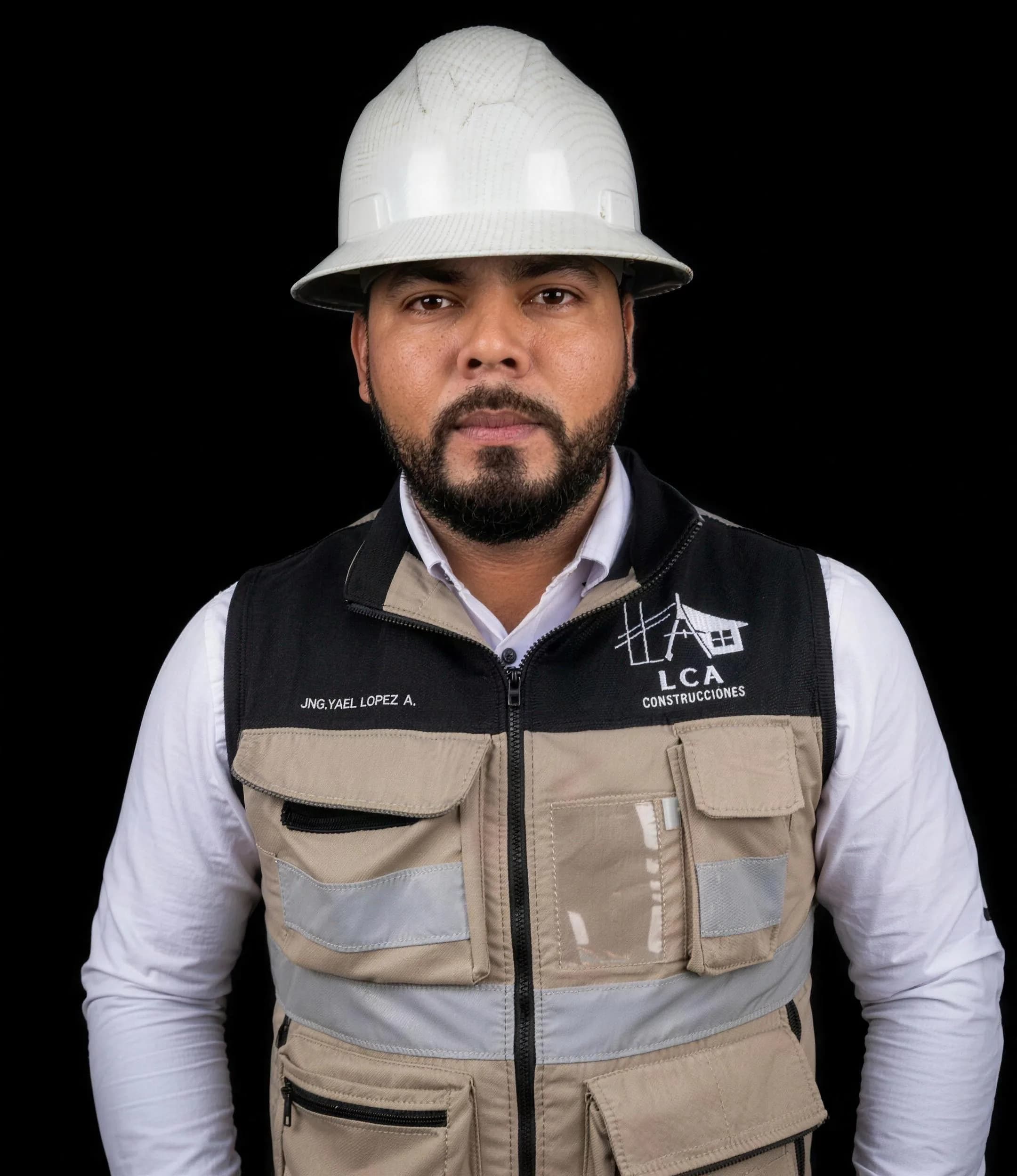Retrato de Yael Irán López Armenta, Director de Proyectos y Ejecución de LCA Construcciones